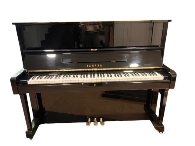 yamaha U1